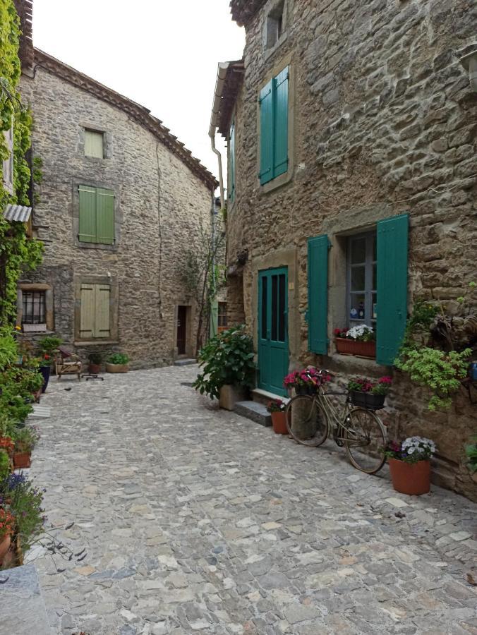 Gite Les Volets Verts Cesseras Exterior foto